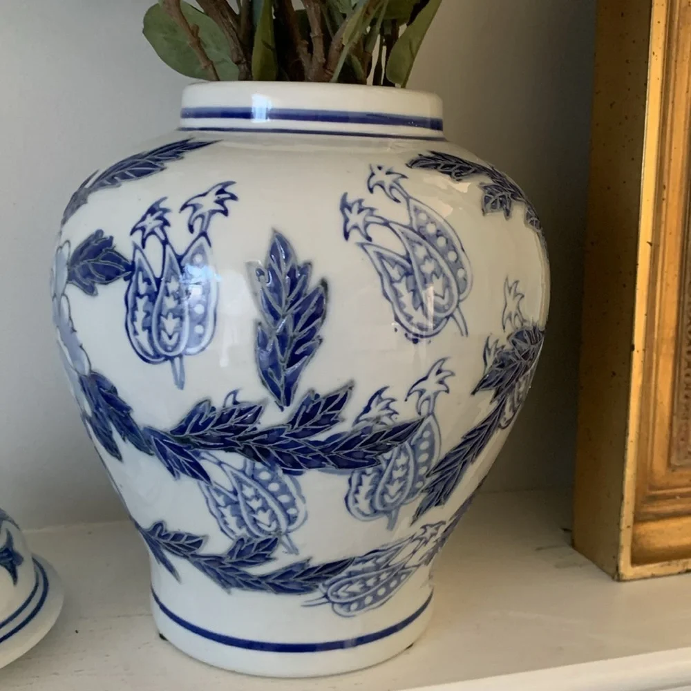 Chinoiserie blue white ginger jar vase with lid New tradition ceramic home decor